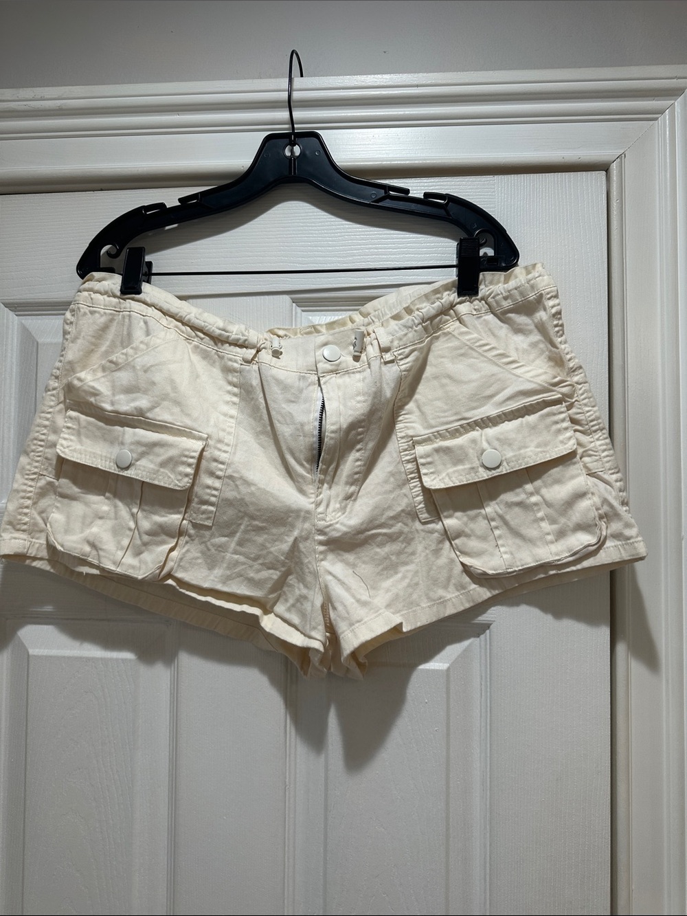 Aeropostale Cream Cargo Pocket Shorts
